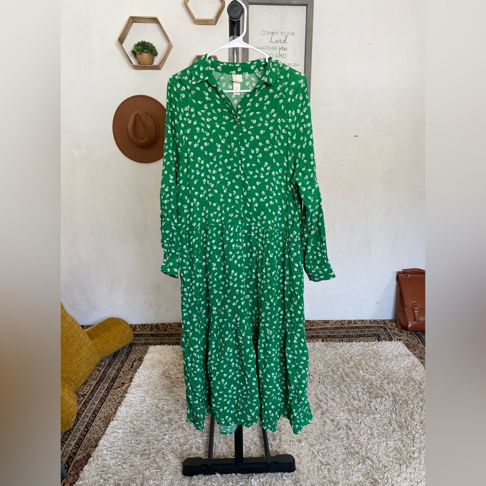 H&M floral midi dress size Small. Estimating 45-46inches in length